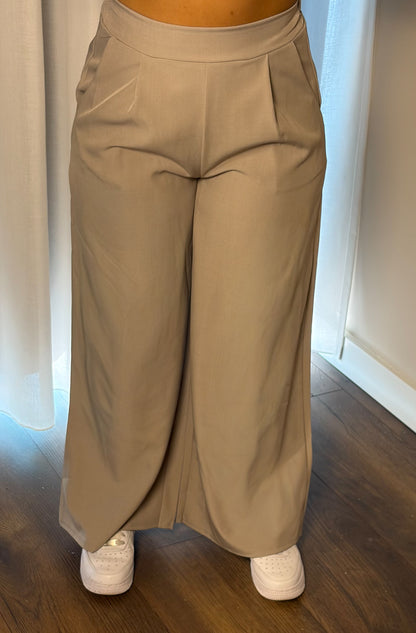52 The avenue suit set