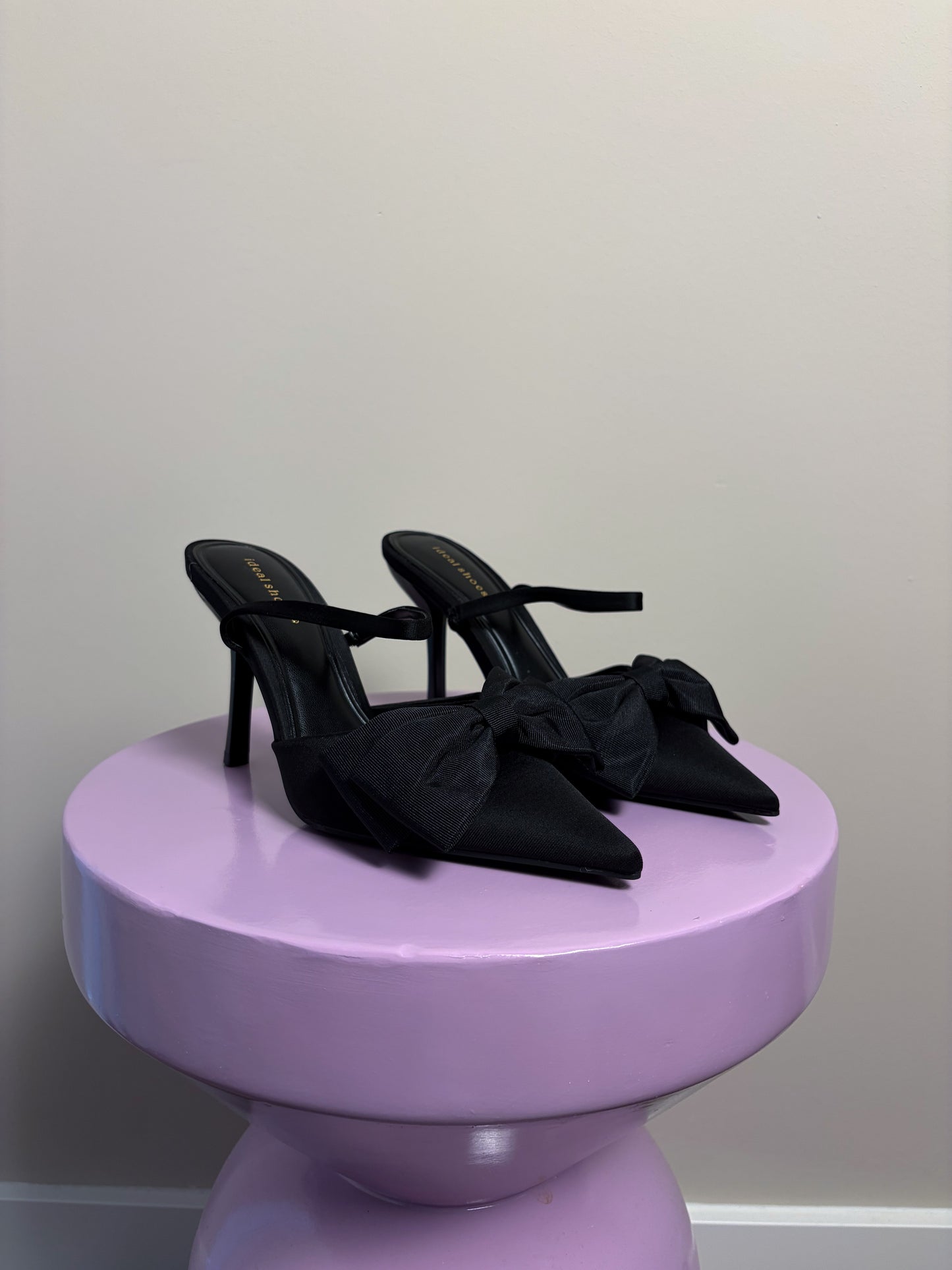 Black bow heel