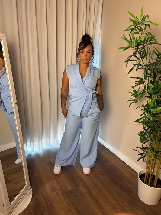 52 The avenue suit set