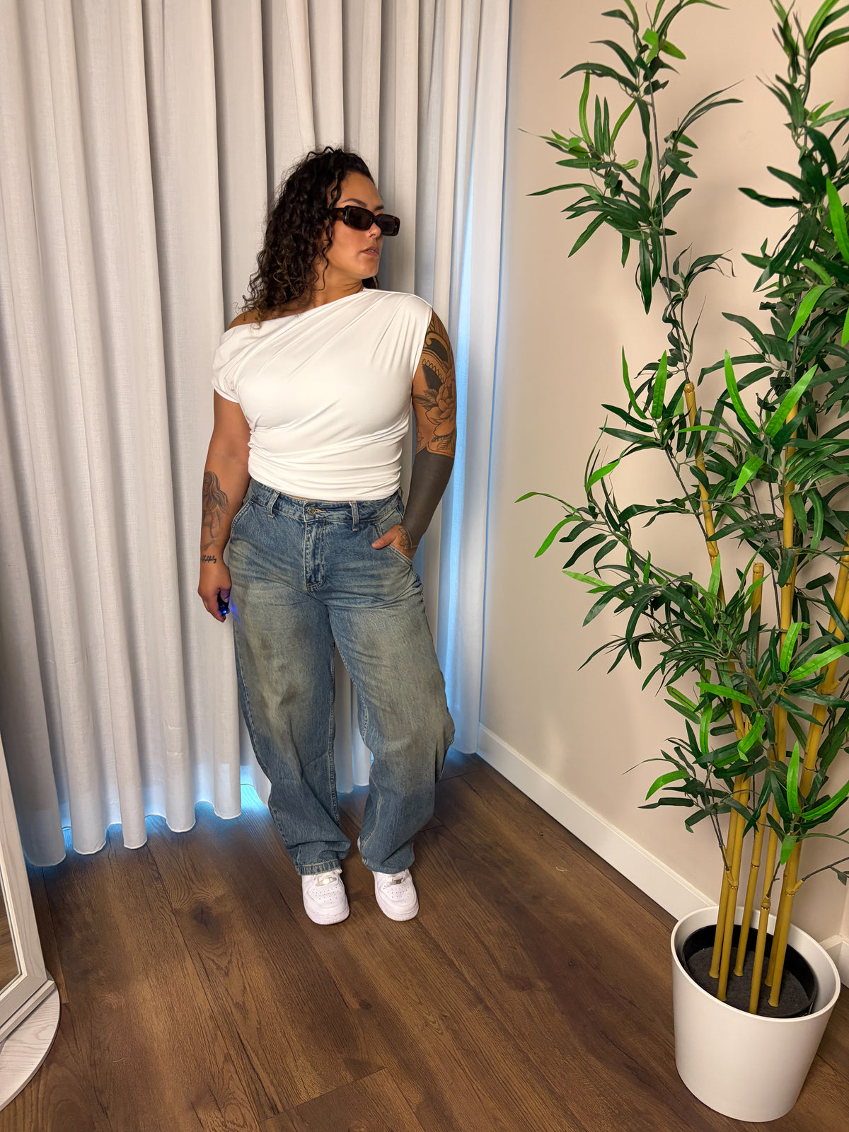 79 Asymmetric off-shoulder top