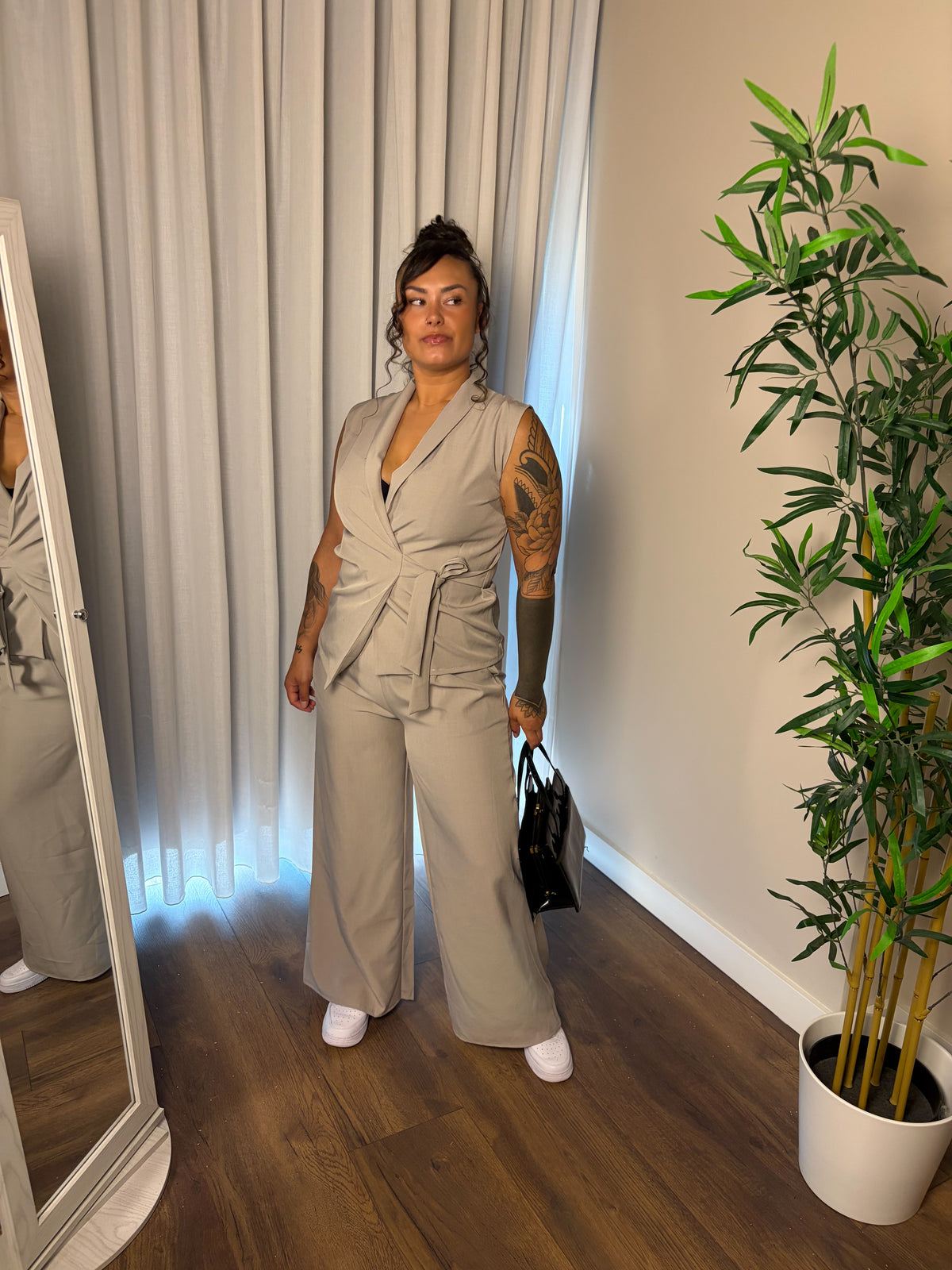 52 The avenue suit set