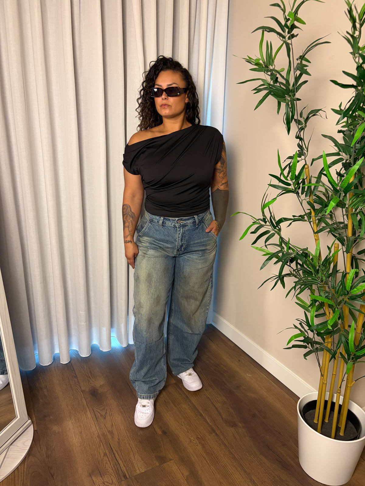 79 Asymmetric off-shoulder top