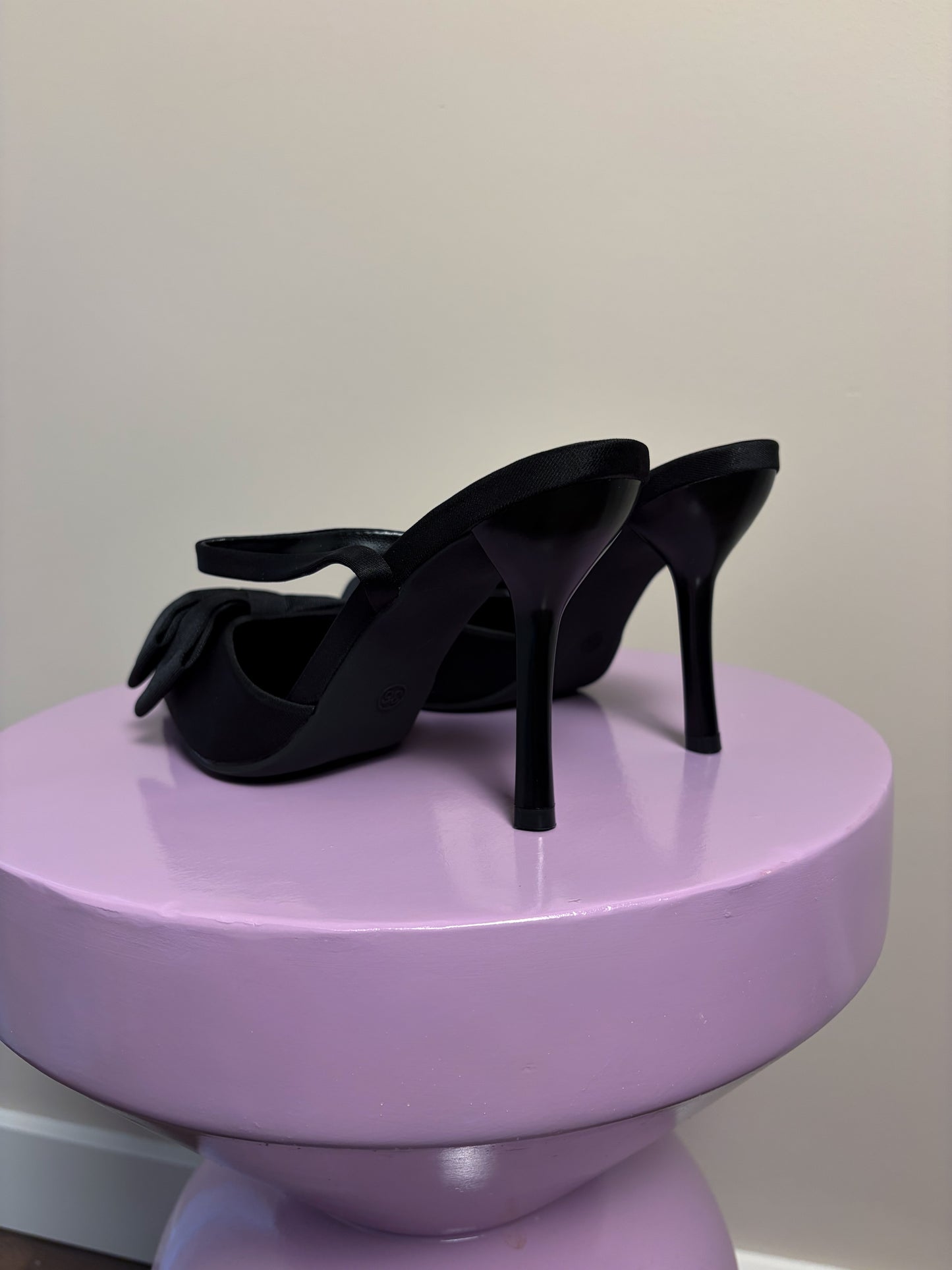 Black bow heel
