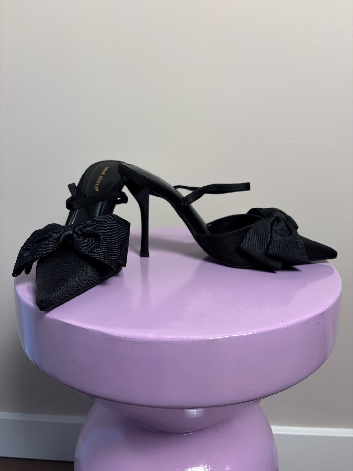 Black bow heel