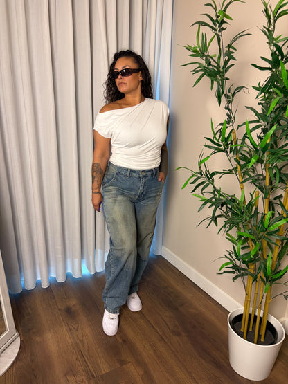 79 Asymmetric off-shoulder top