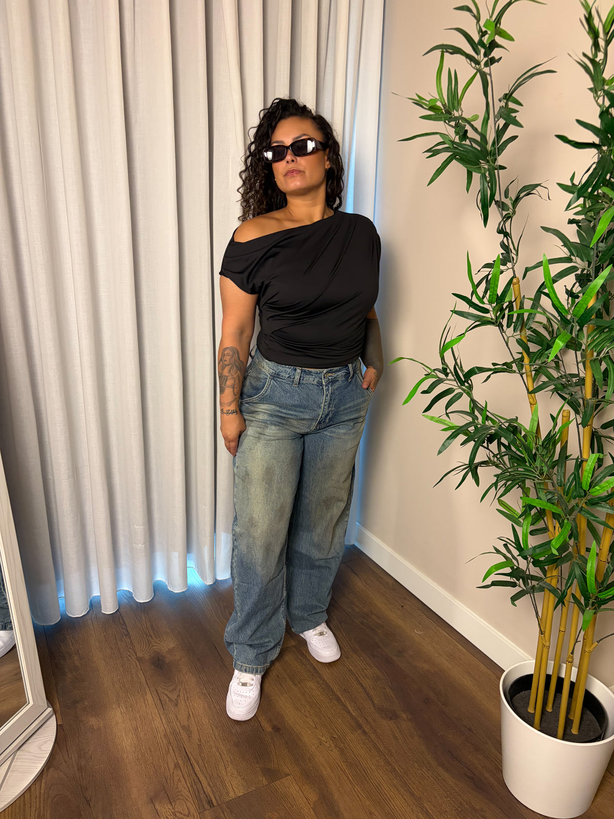 79 Asymmetric off-shoulder top
