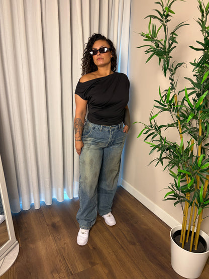 79 Asymmetric off-shoulder top